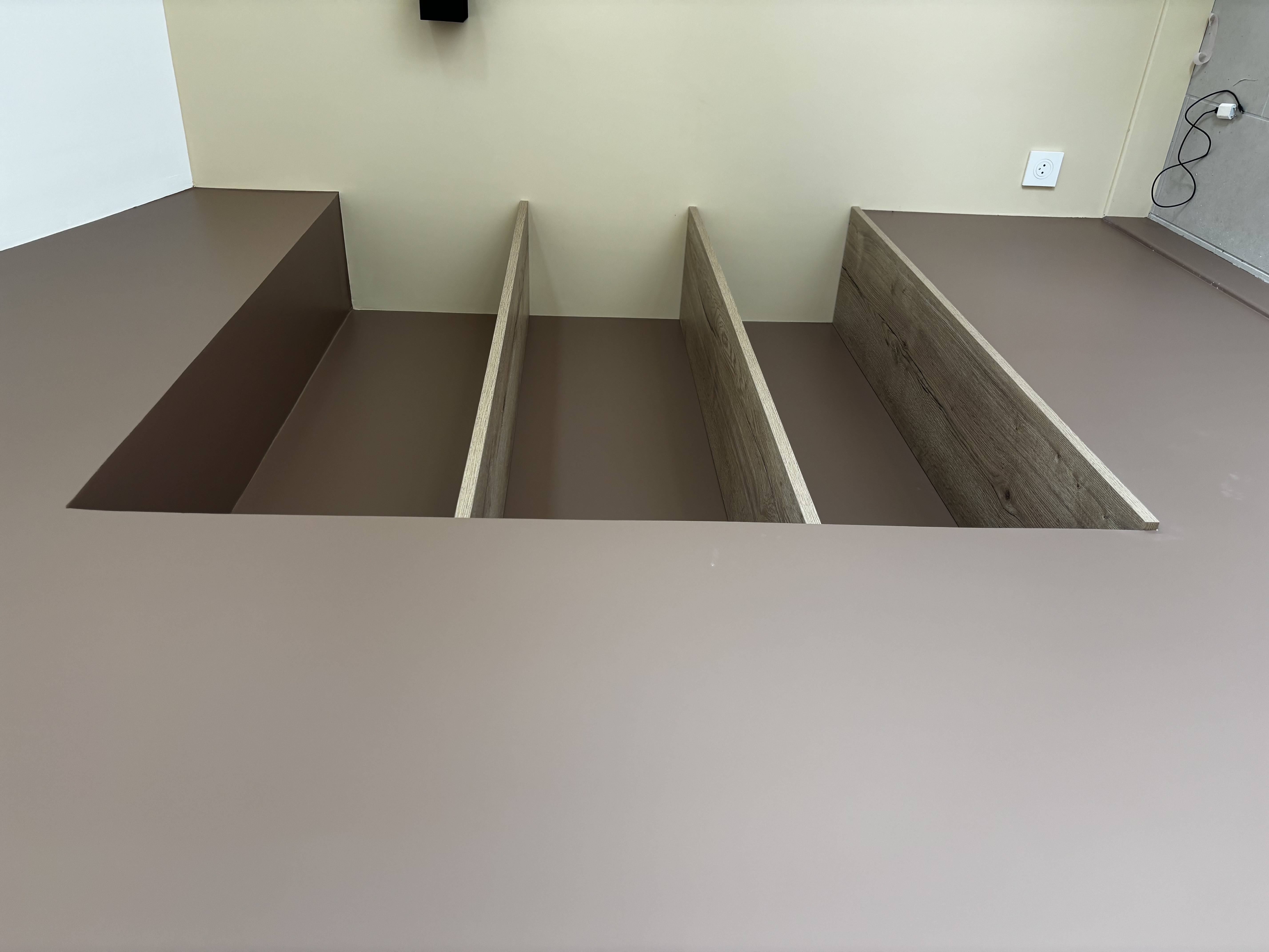 Détail d'une finition dans un intérieur rénové