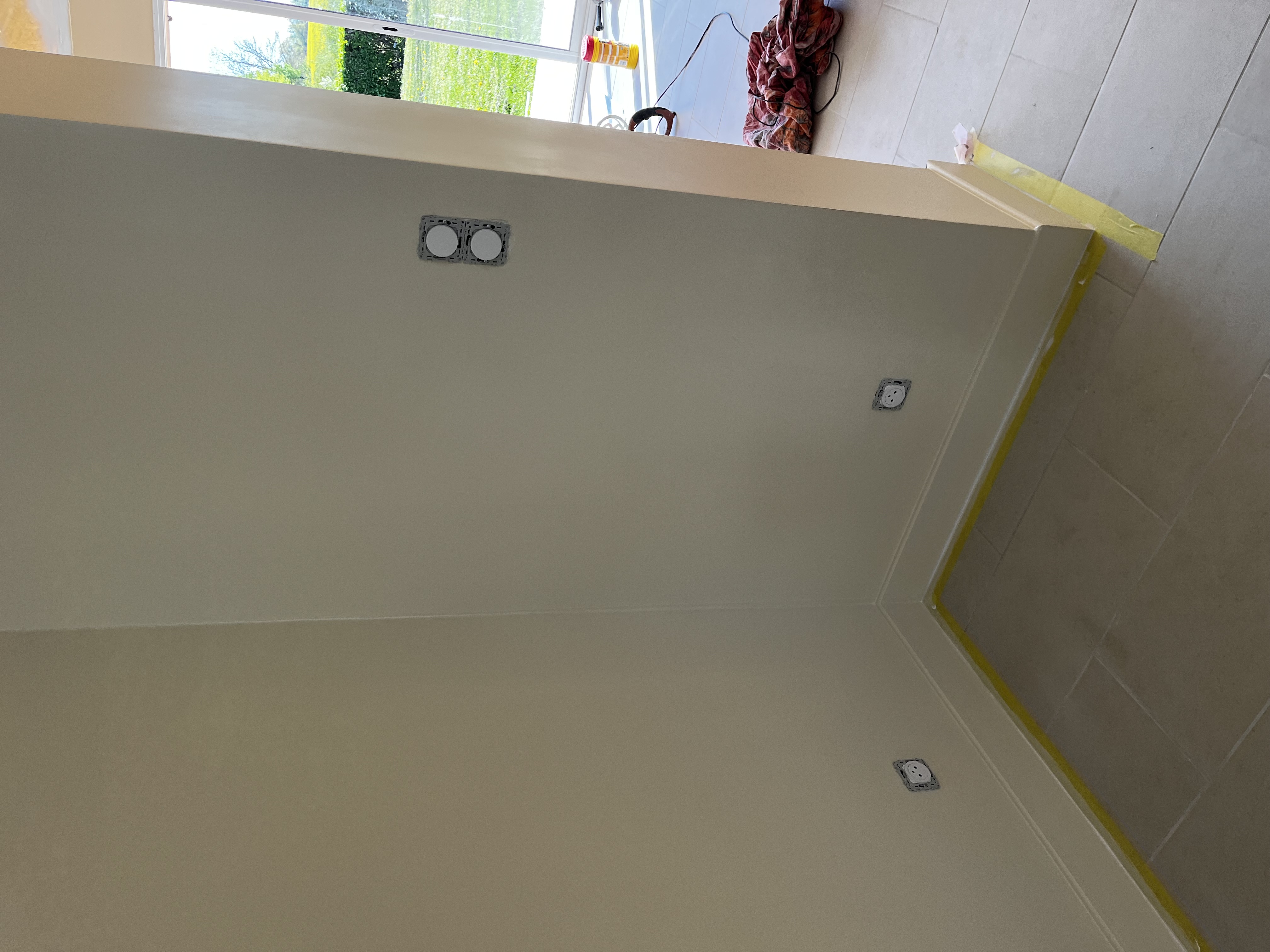 Vue d'ensemble d'un intérieur rénové